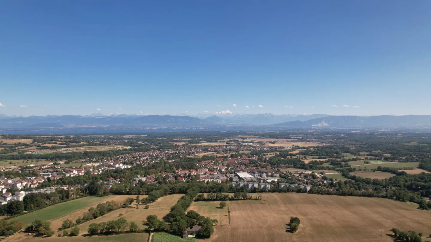 Spaziosa casa indipendente in zona tranquilla con vista - Foto 3 di 18