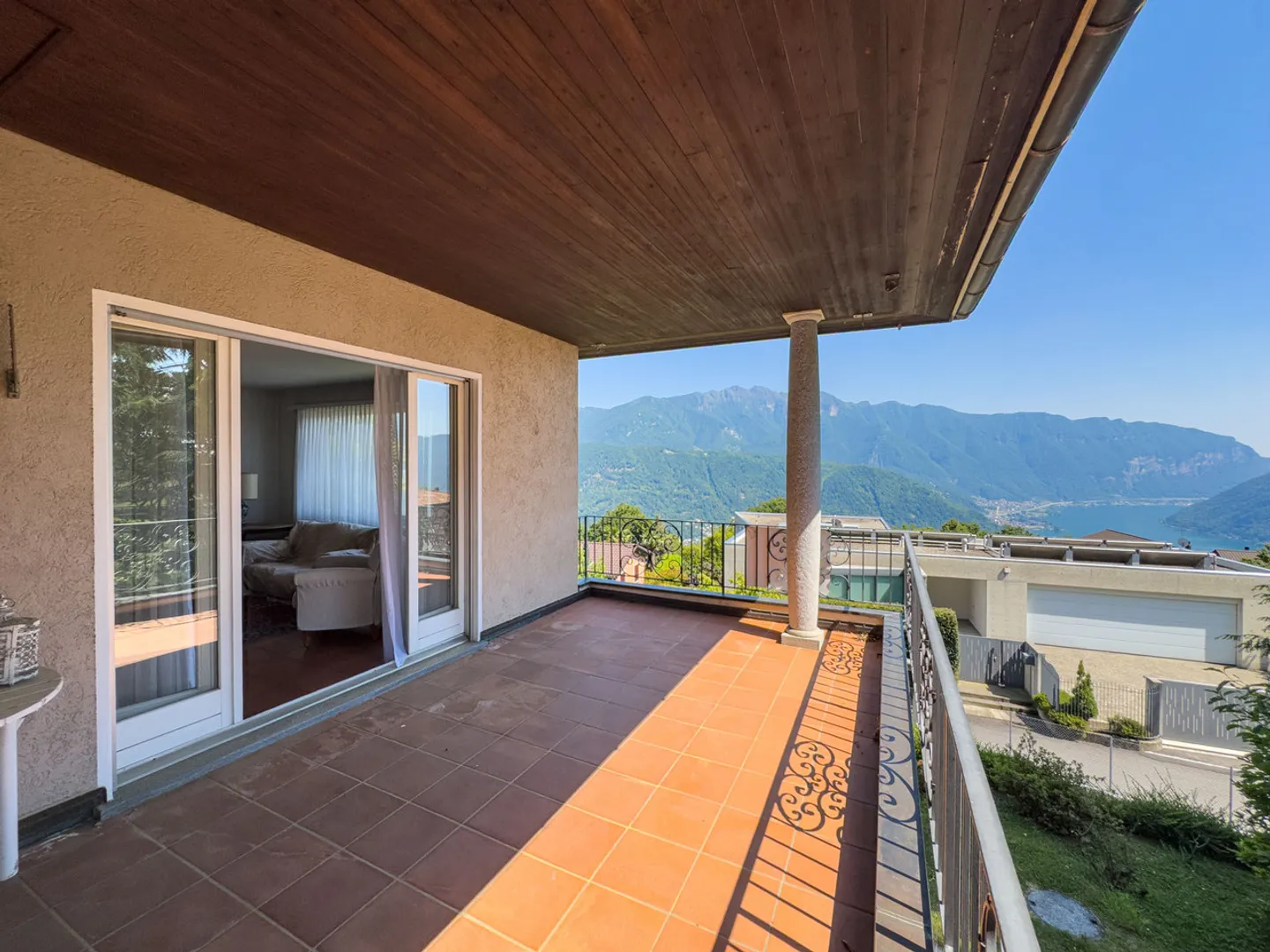 Villa with garden and open view of Lake Lugano in Carona - Photo 10 of 17
