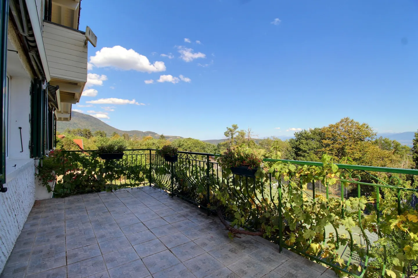 Spaziosa casa indipendente in zona tranquilla con vista - Foto 4 di 18