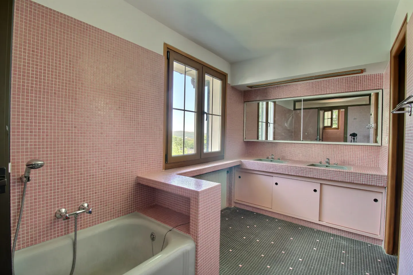 Spaziosa casa indipendente in zona tranquilla con vista - Foto 13 di 18