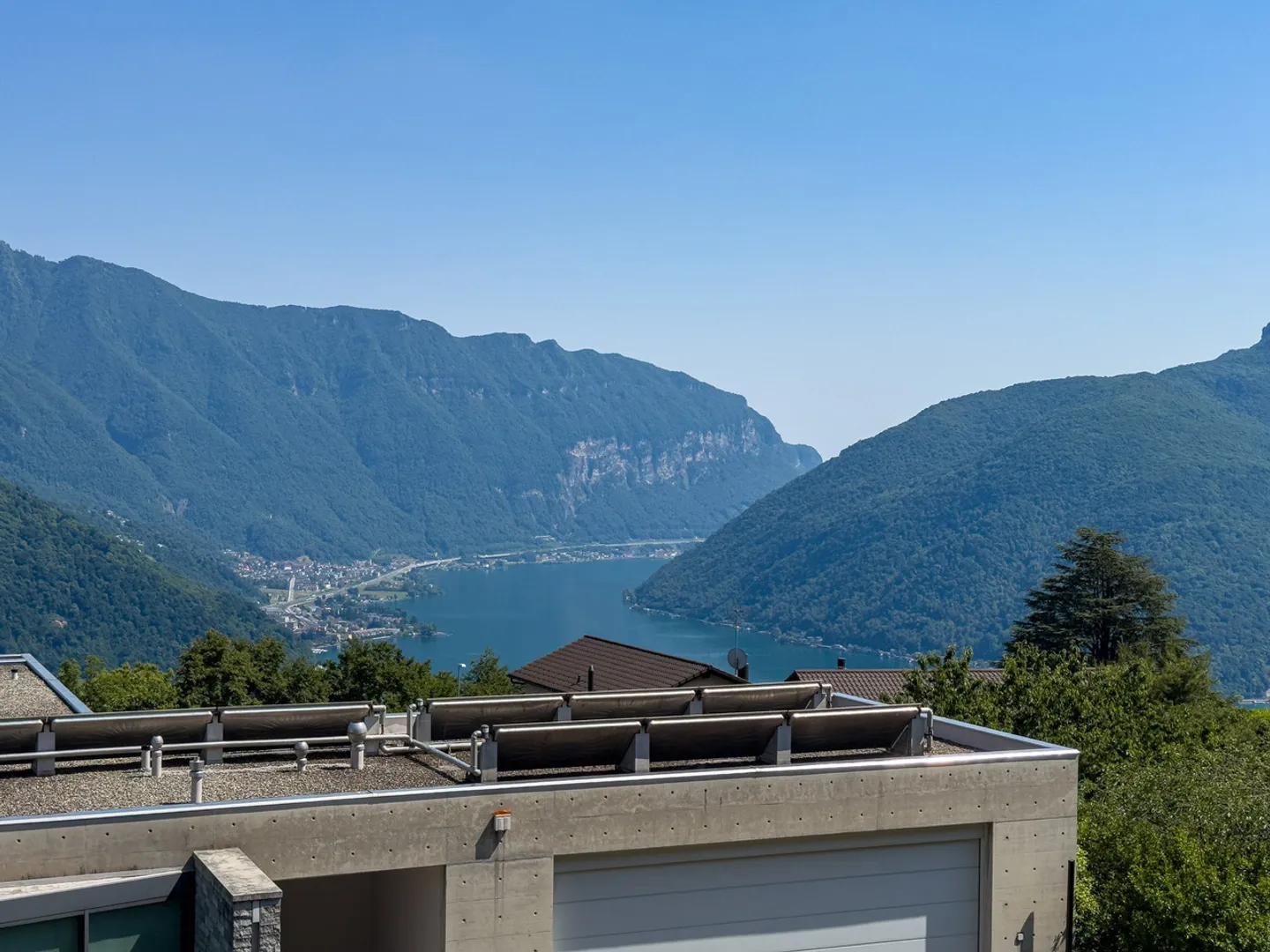 Villa with garden and open view of Lake Lugano in Carona - Photo 15 of 17