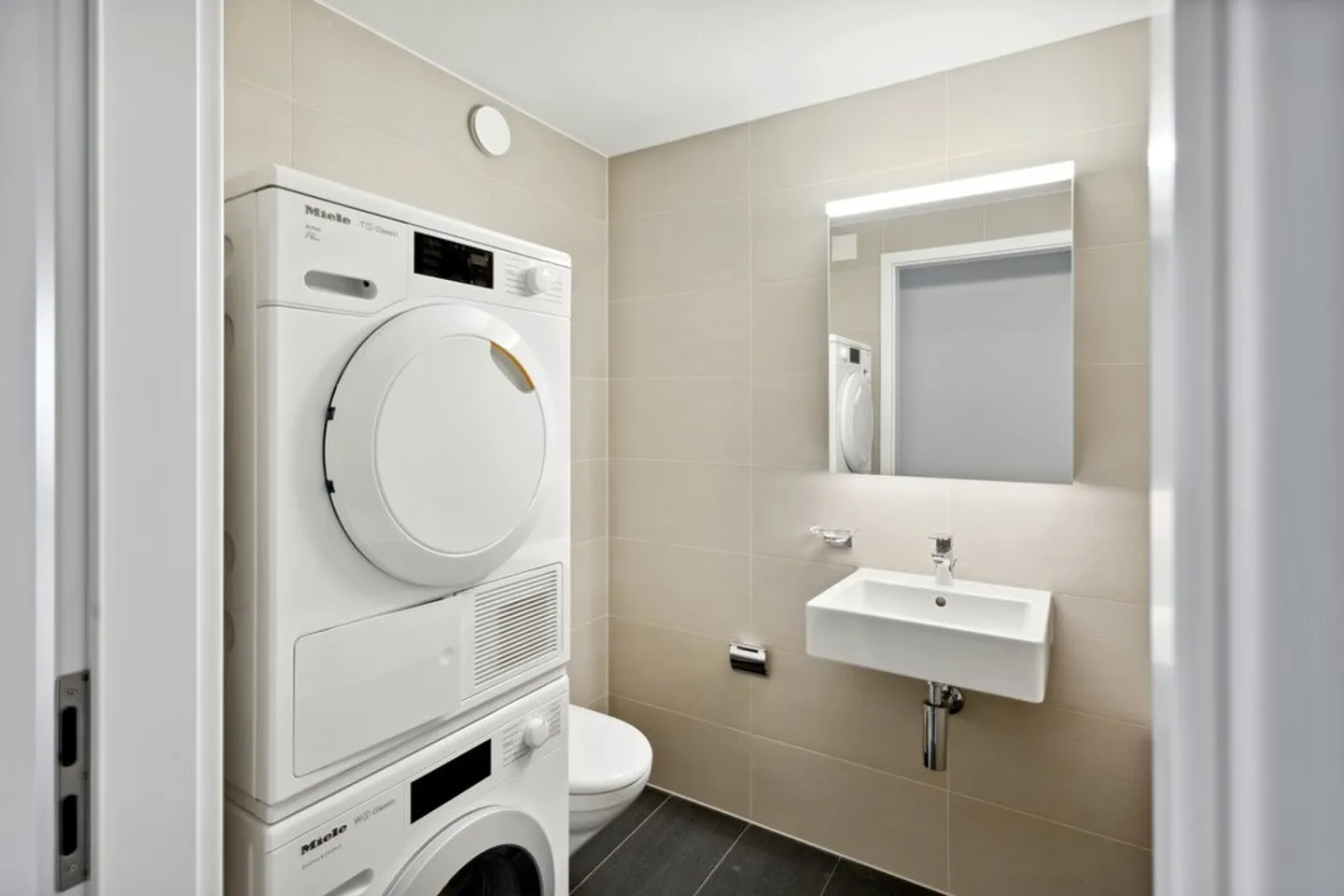 Are you looking for accommodation that is comfortable to live in, with parking? - Photo 9 of 11