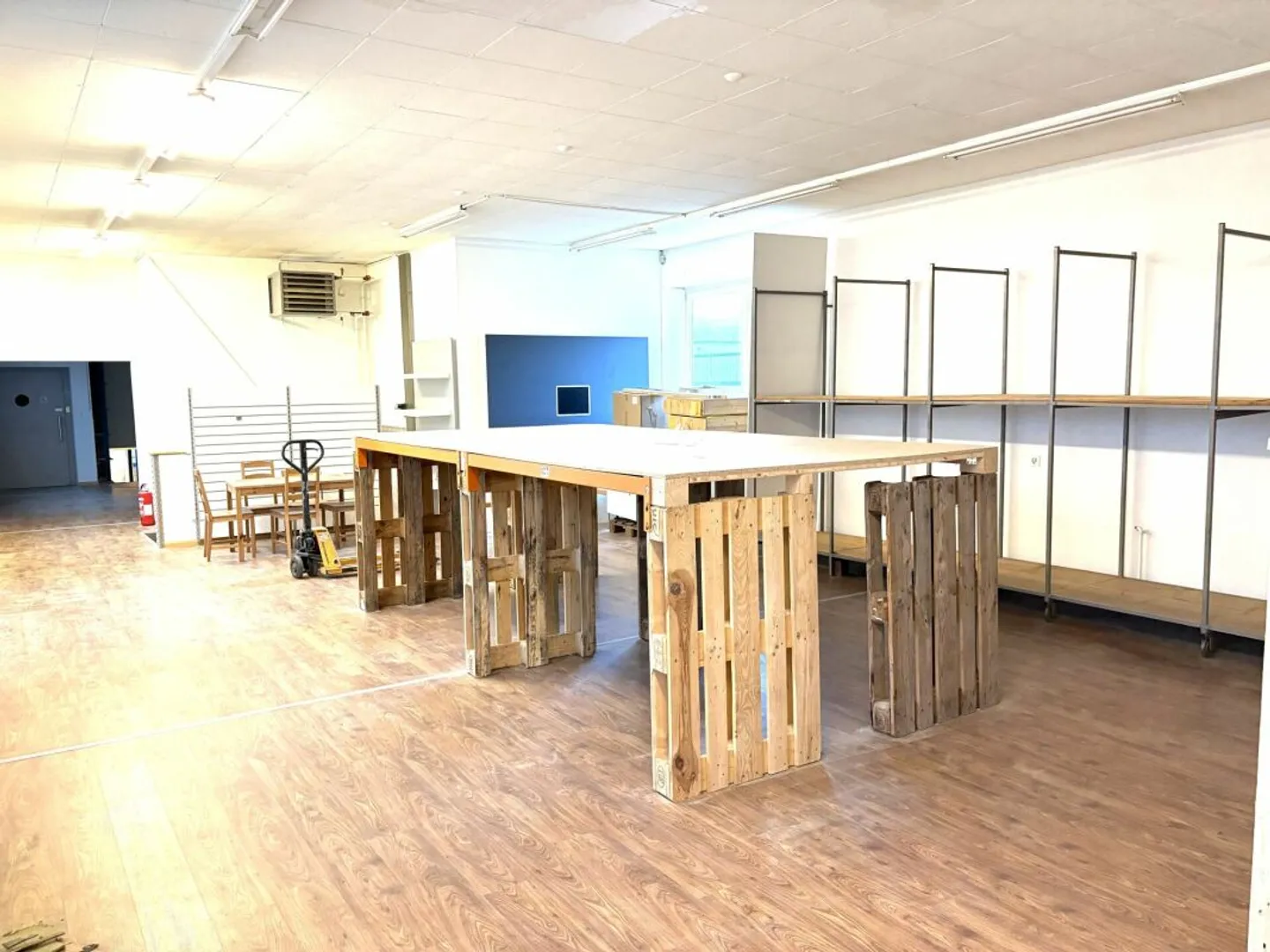 Propriété commerciale spacieuse avec de nombreux extras - Photo 1 sur 8