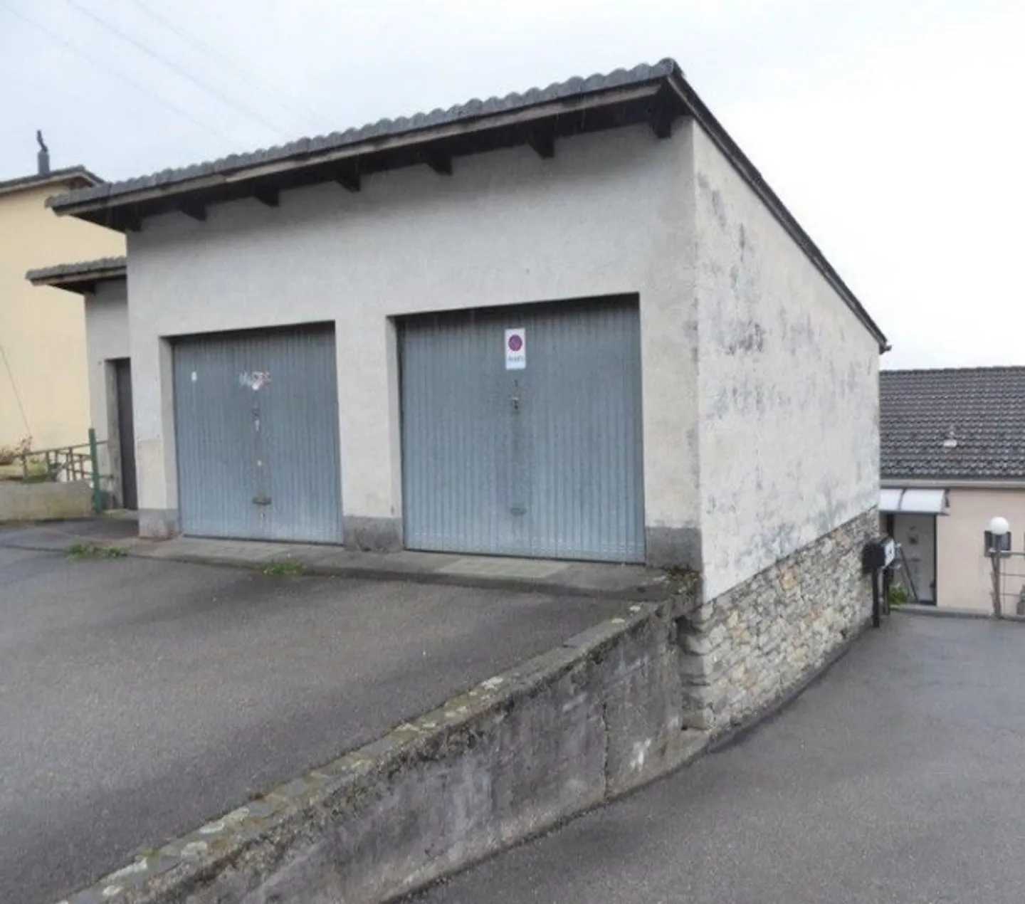 *Apartment with courtyard and house* - Photo 5 of 9