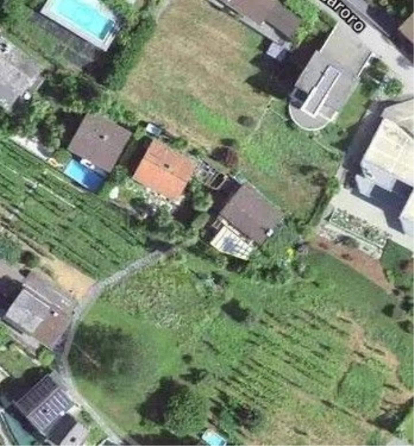 *Apartment with courtyard and house* - Photo 8 of 9