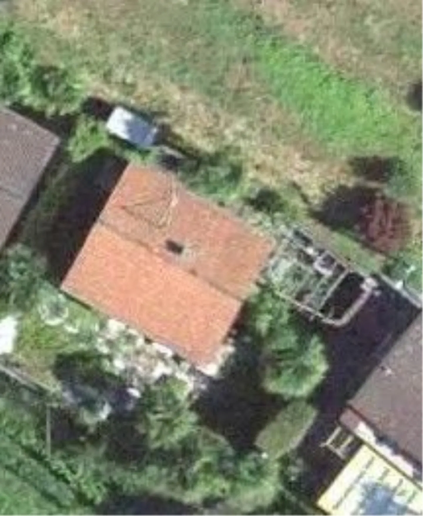 *Apartment with courtyard and house* - Photo 7 of 9