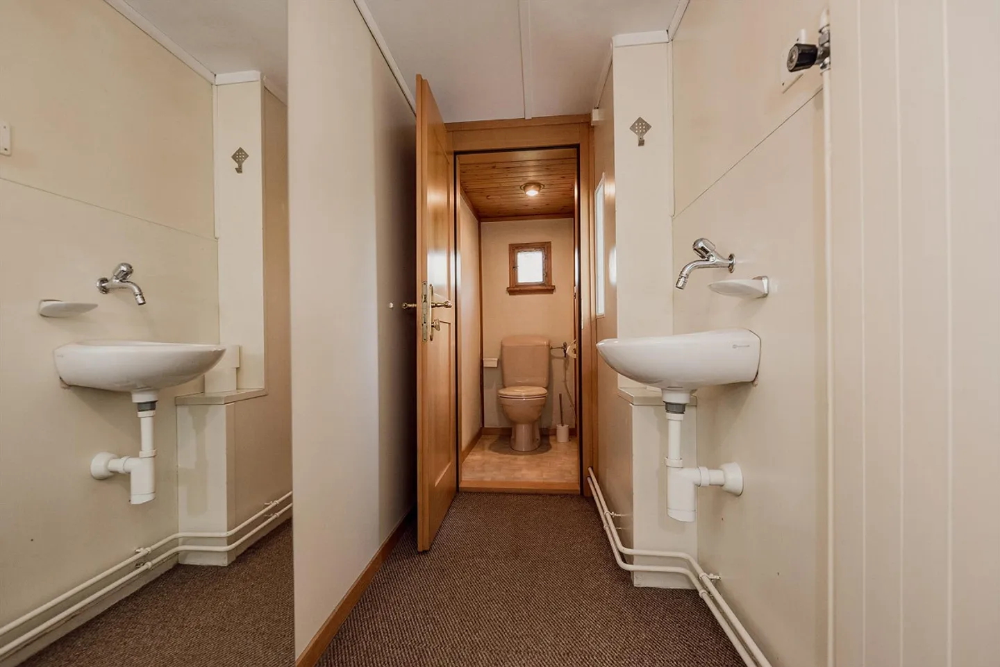 Appenzeller House / Terraced House in Preferred Location Including 1 Parking Space - Photo 13 of 15