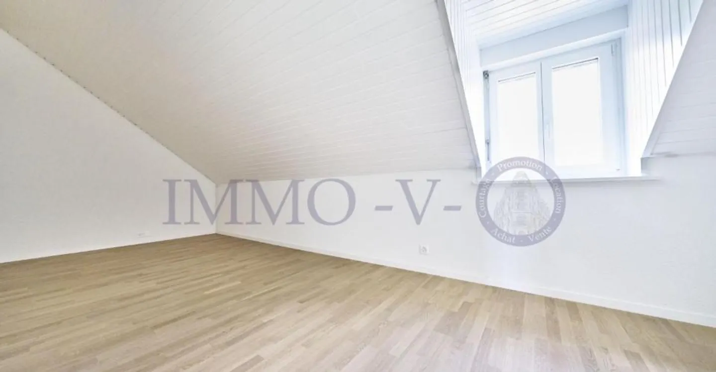 Duplex Élégant avec Design Moderne - Photo 9 sur 10