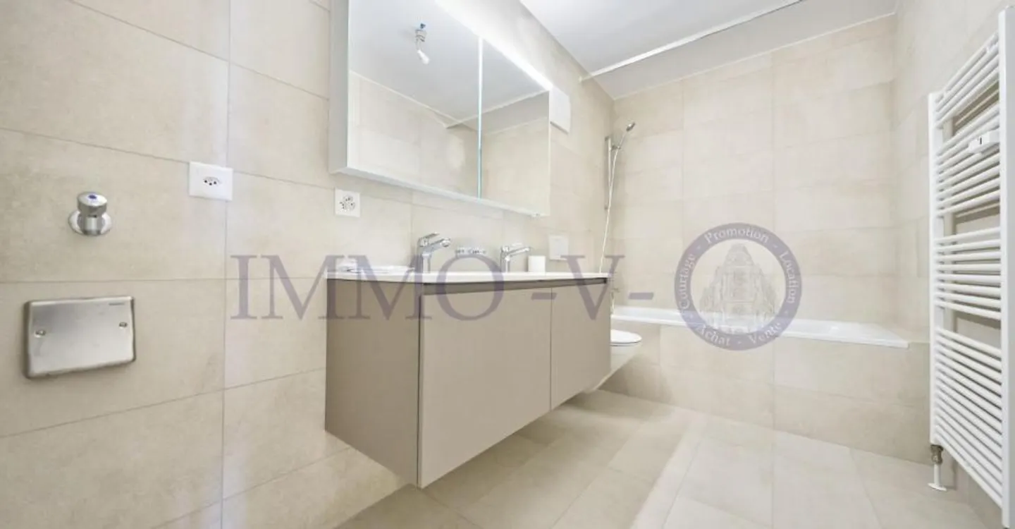 Duplex Élégant avec Design Moderne - Photo 8 sur 10