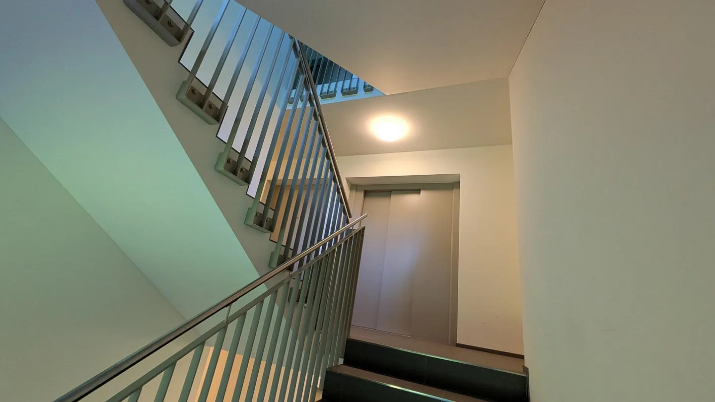 Exclusive penthouse apartment in the green - Photo 7 of 8