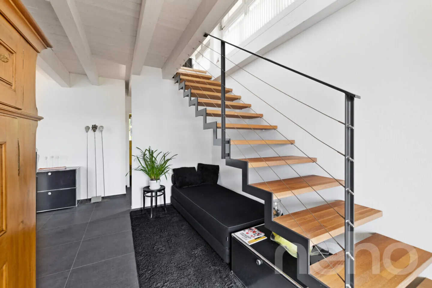 Casa bifamiliare con studio in posizione centrale a Orpund vicino a Biel - Foto 10 di 13