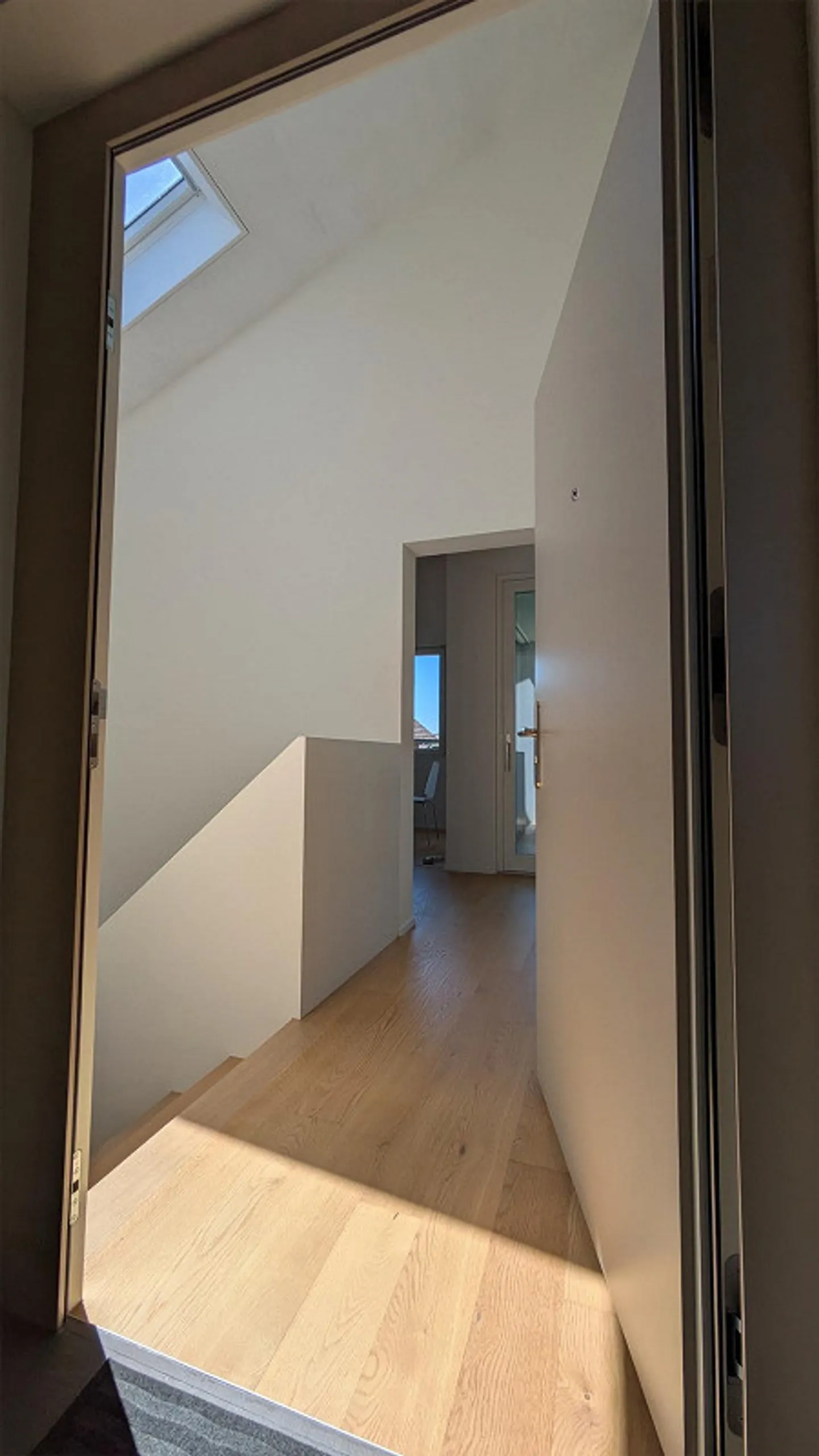 Exclusive penthouse apartment in the green - Photo 8 of 8