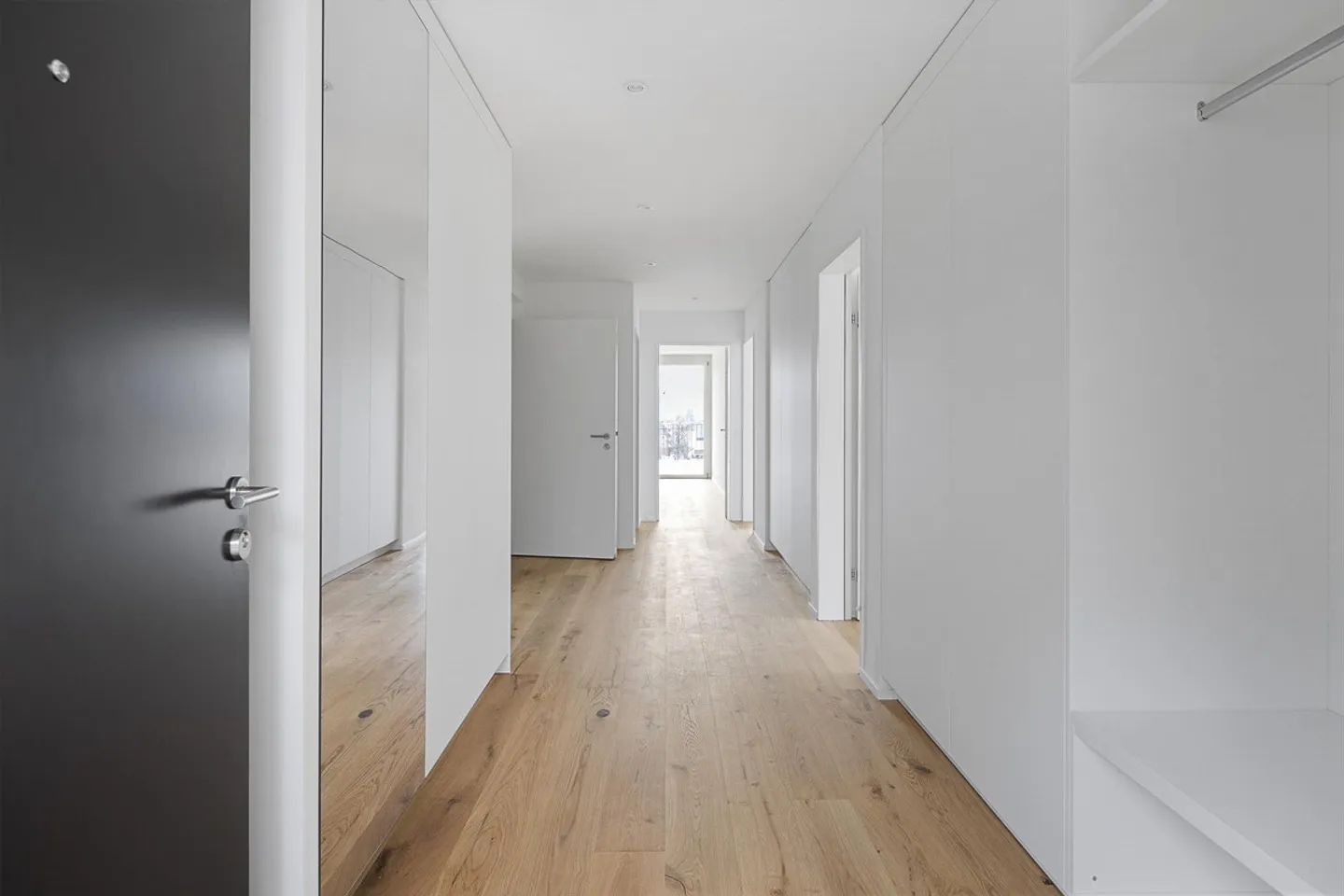 Luxurious Attic Apartment - Photo 5 of 8