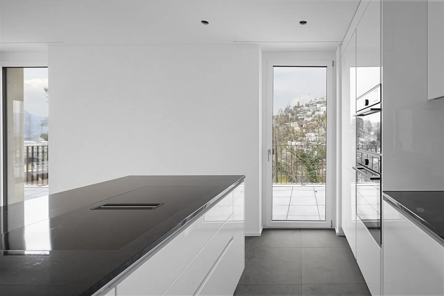 Luxurious Attic Apartment - Photo 6 of 8