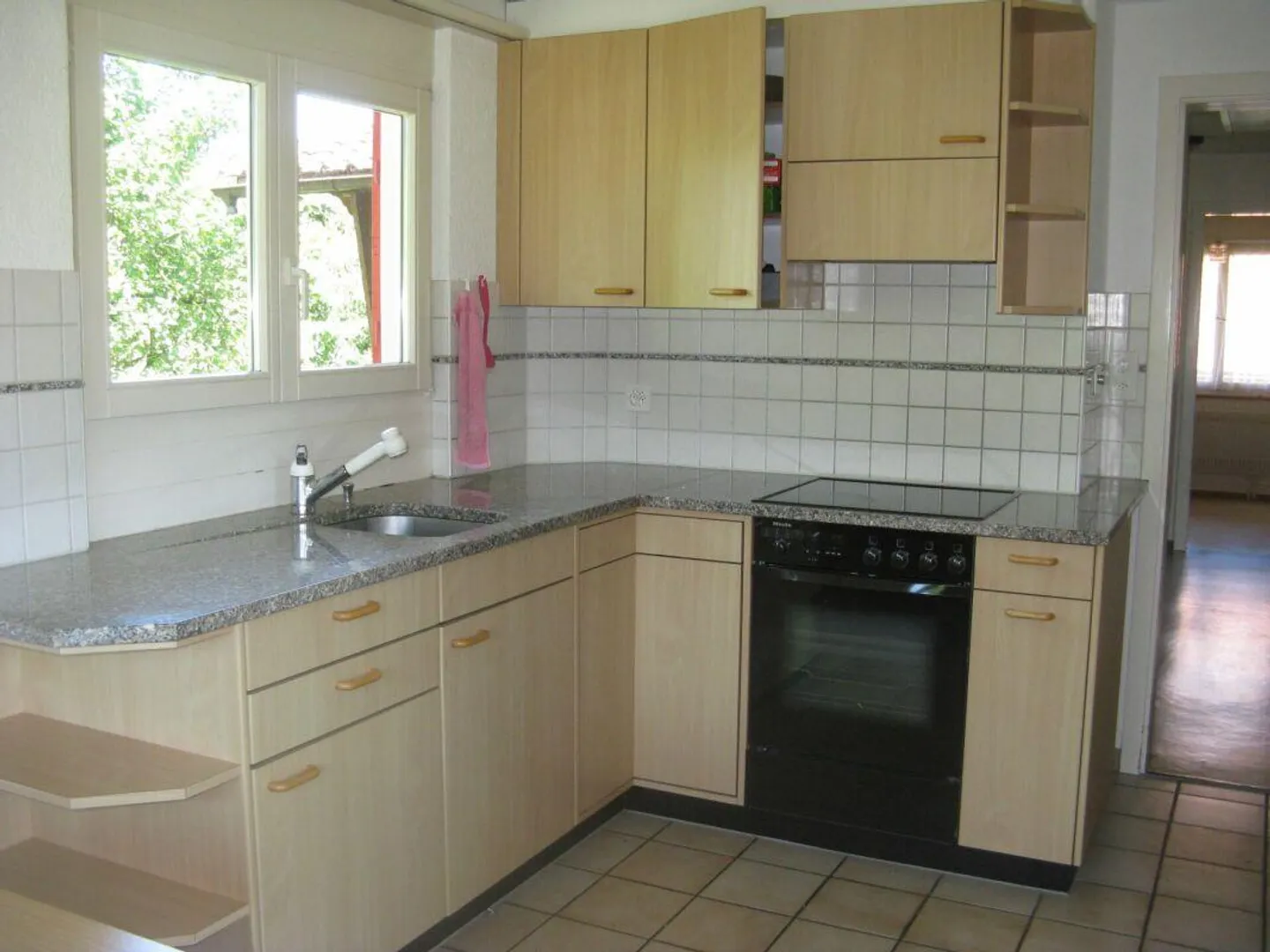 Incantevole casa unifamiliare di 4 camere con grande giardino - Foto 2 di 9