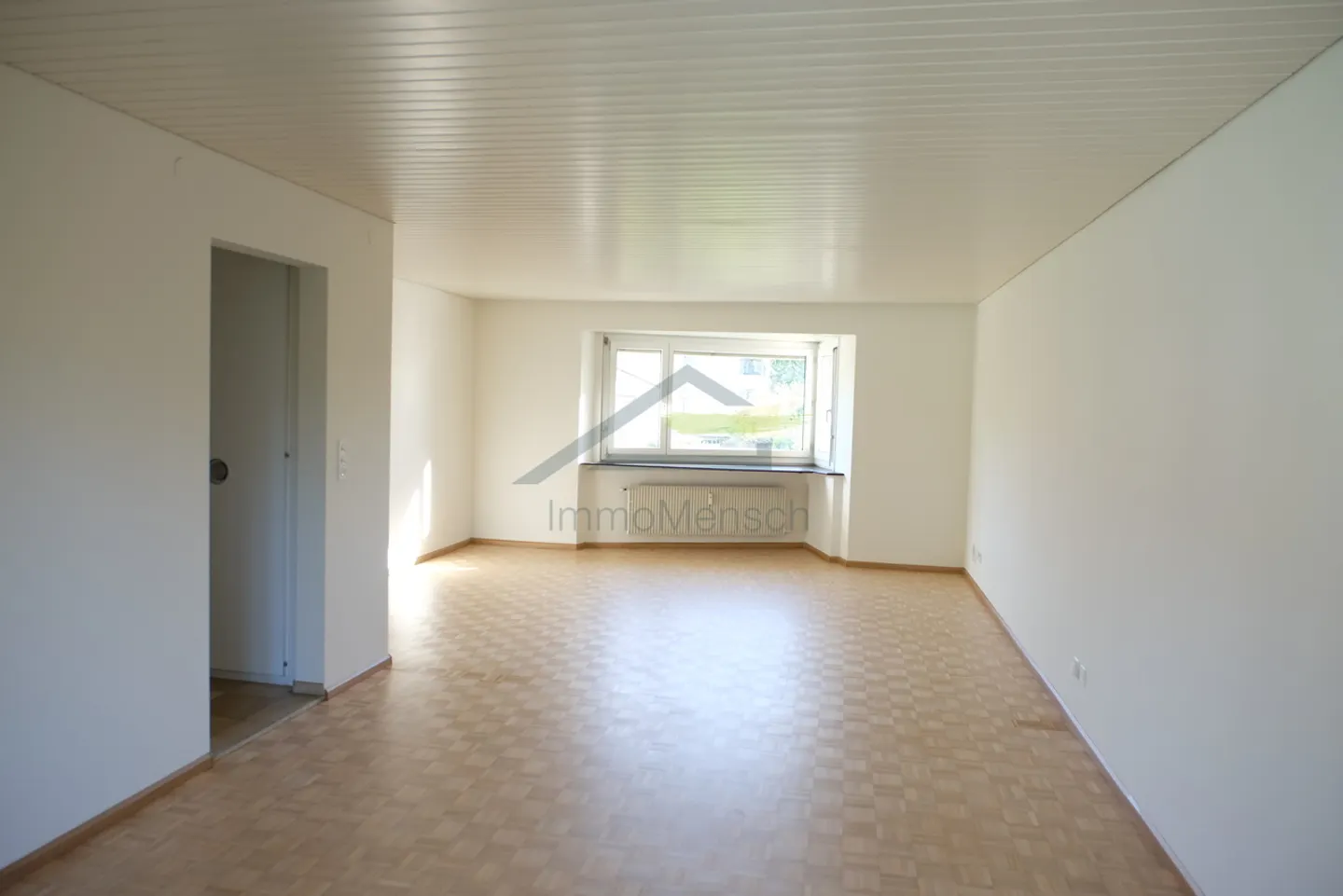 Spacious 3.5-Room Apartment - Photo 1 of 7
