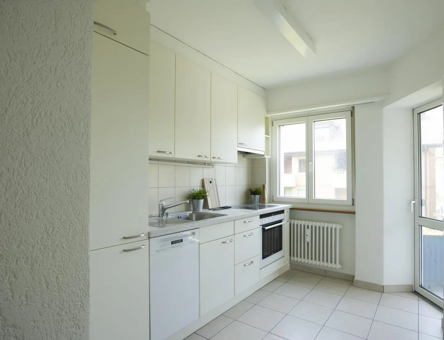 Appartement lumineux avec balcon - Photo 3 sur 8