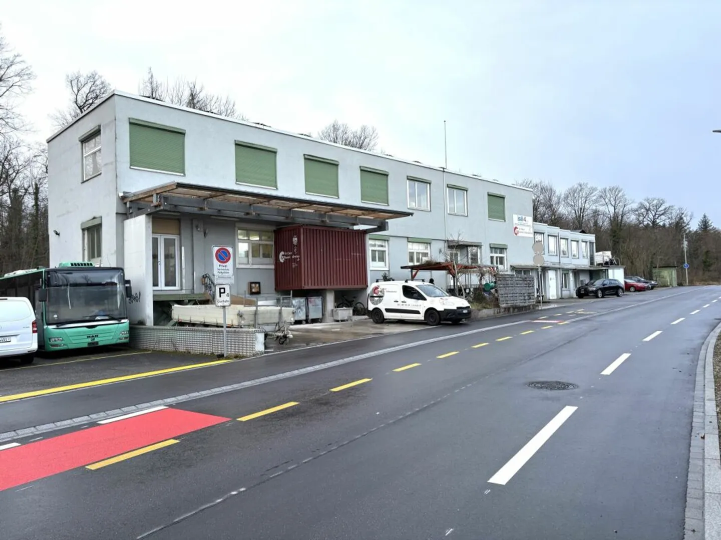 Propriété commerciale spacieuse avec de nombreux extras - Photo 3 sur 8