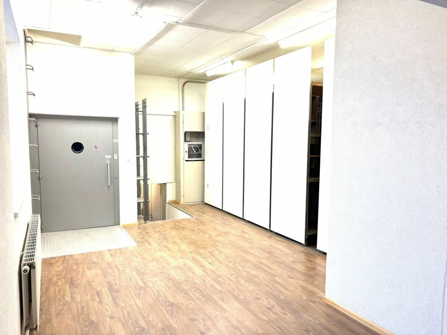 Propriété commerciale spacieuse avec de nombreux extras - Photo 7 sur 8