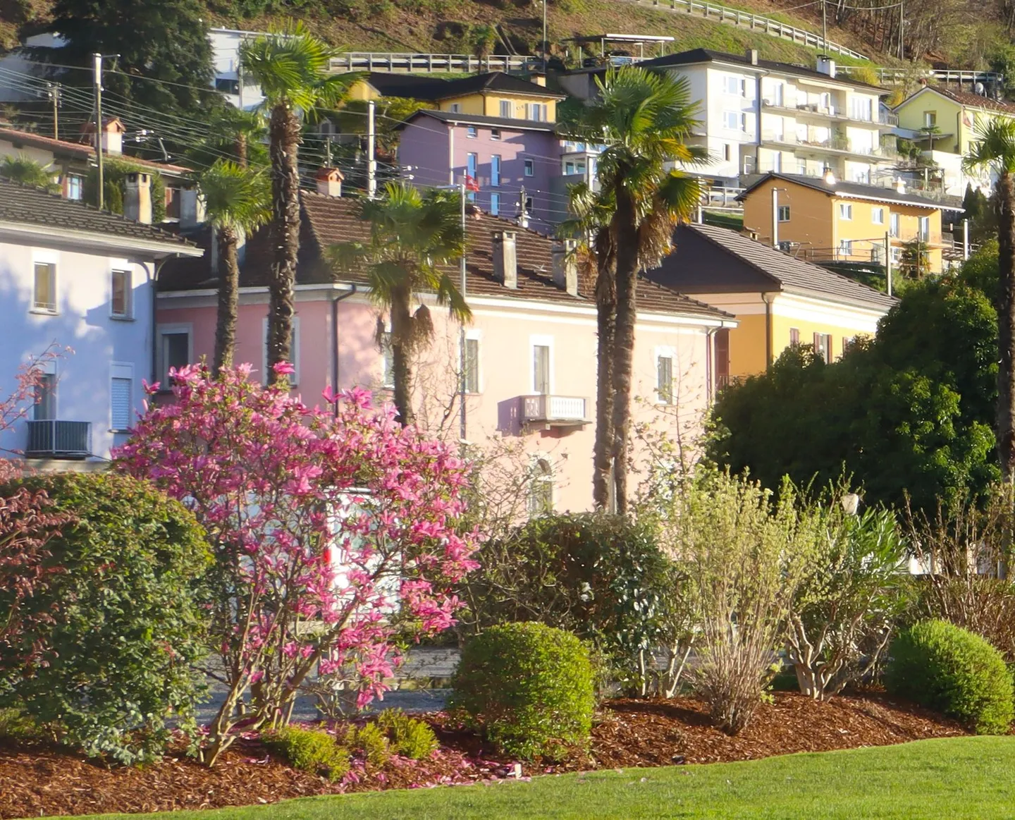 Stattliche Liegenschaft  mit Ausbaupotenzial  Casa imponente con appartamenti  con grande potenziale - Foto 1 di 13