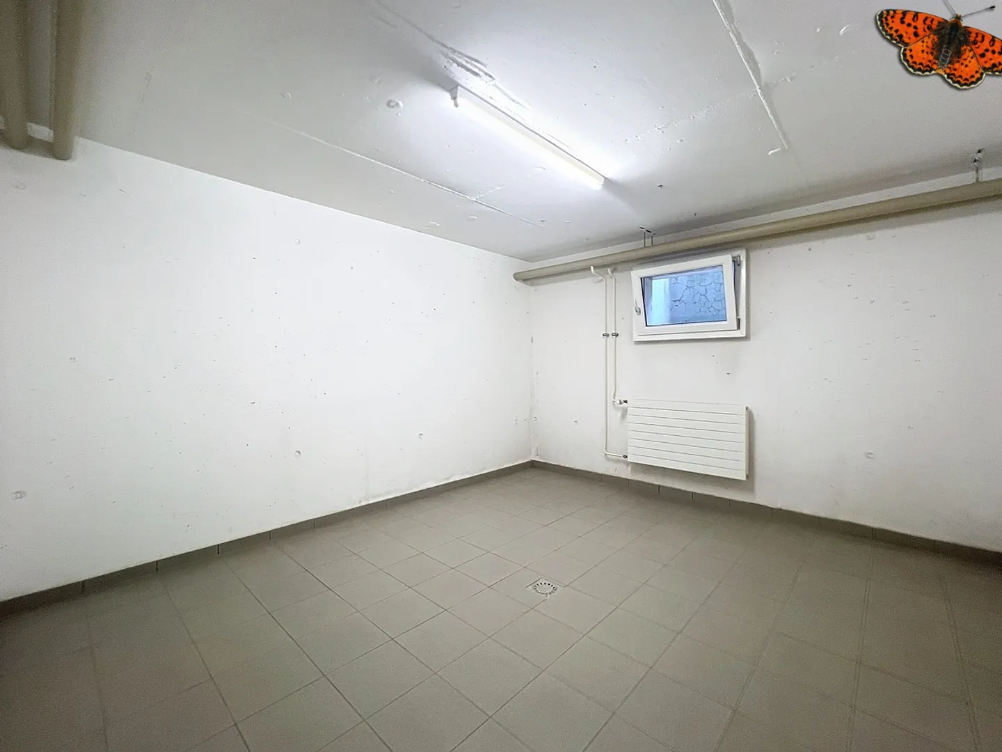 Deposit - Secure Building - Photo 3 of 4