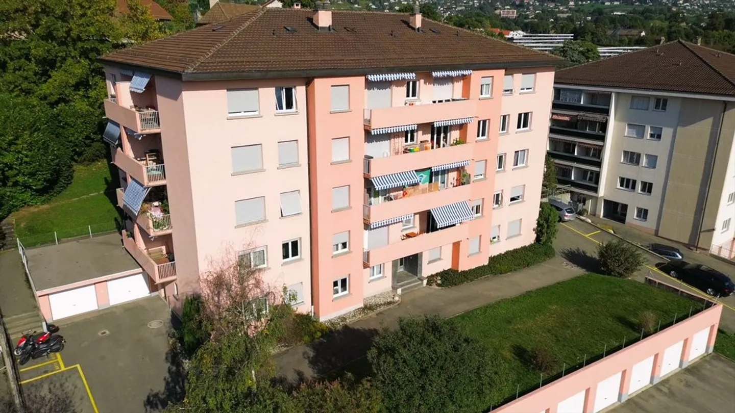 Bellissimo appartamento di 3 stanze in un quartiere tranquillo e verdeggiante! - Foto 1 di 2