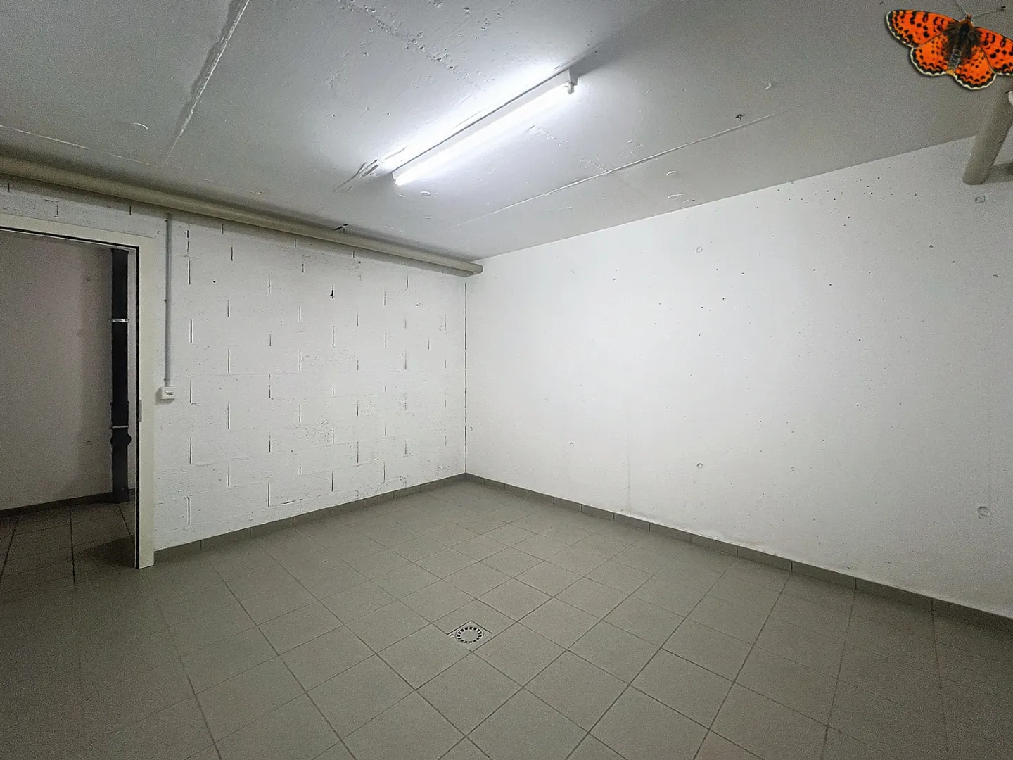 Deposit - Secure Building - Photo 4 of 4