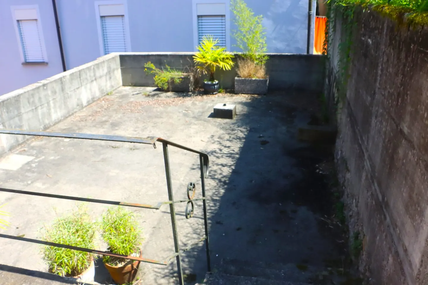 Stattliche Liegenschaft  mit Ausbaupotenzial  Casa imponente con appartamenti  con grande potenziale - Foto 3 di 13