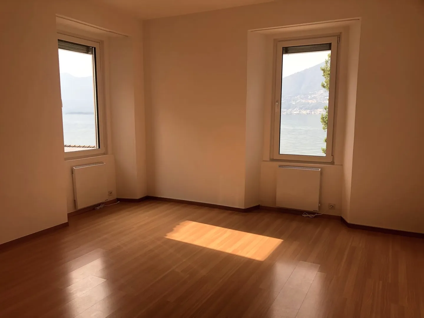 Stattliche Liegenschaft  mit Ausbaupotenzial  Casa imponente con appartamenti  con grande potenziale - Foto 9 di 13