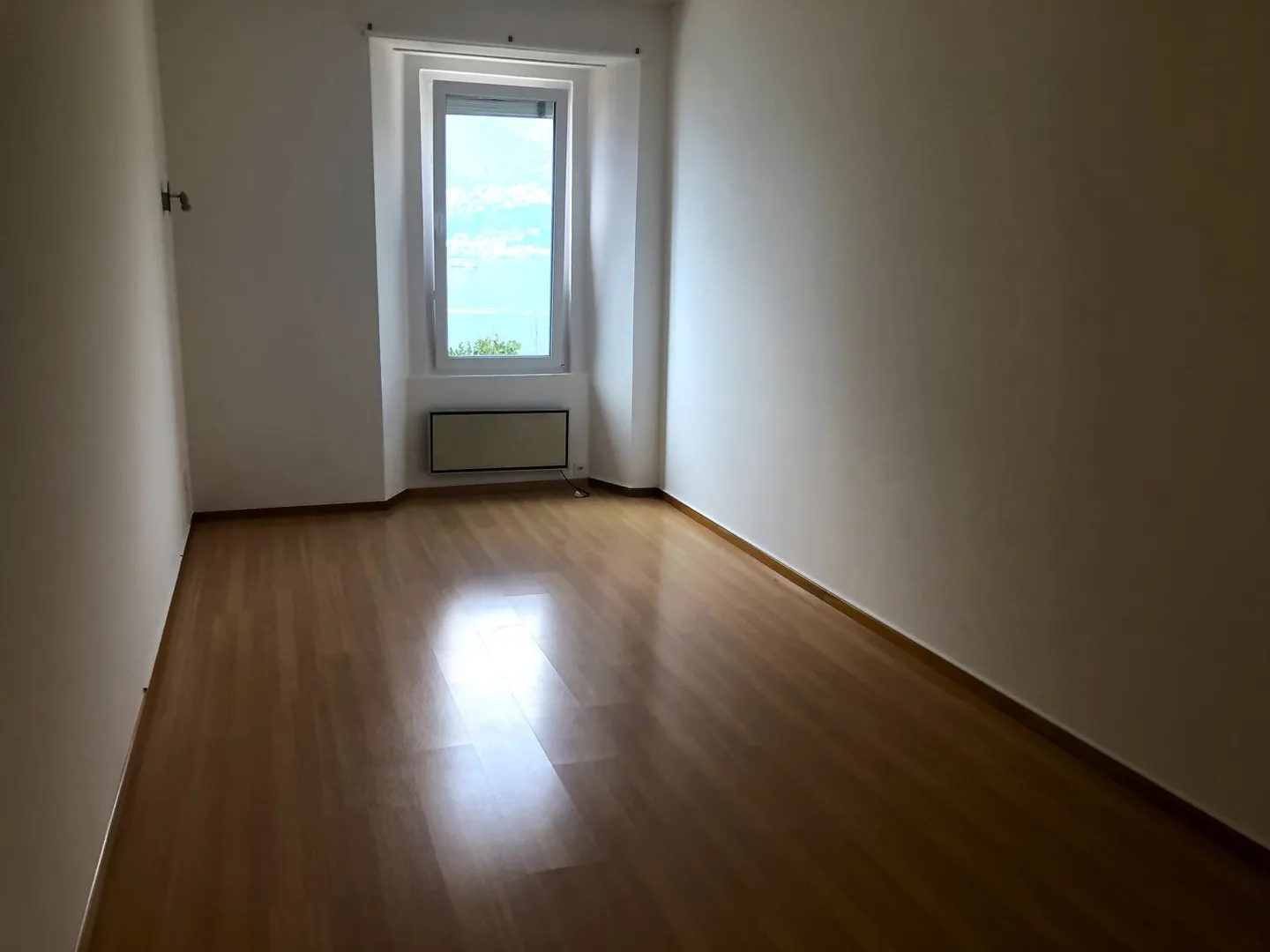 Stattliche Liegenschaft  mit Ausbaupotenzial  Casa imponente con appartamenti  con grande potenziale - Foto 10 di 13