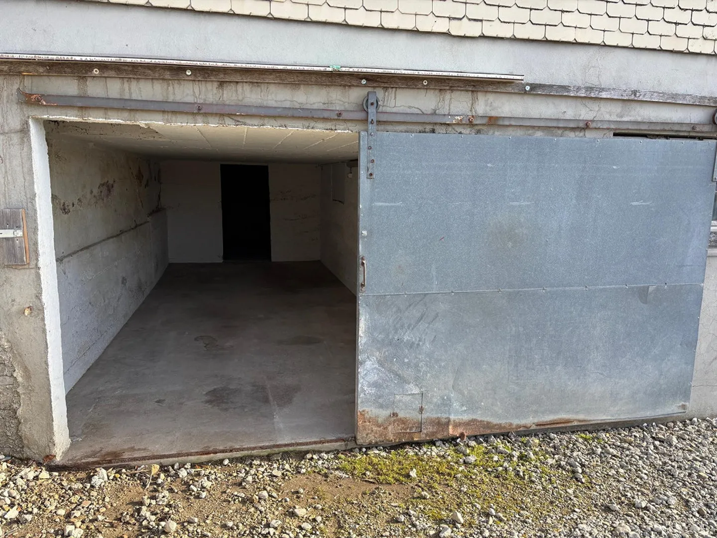 Commercial Space - Photo 1 of 7