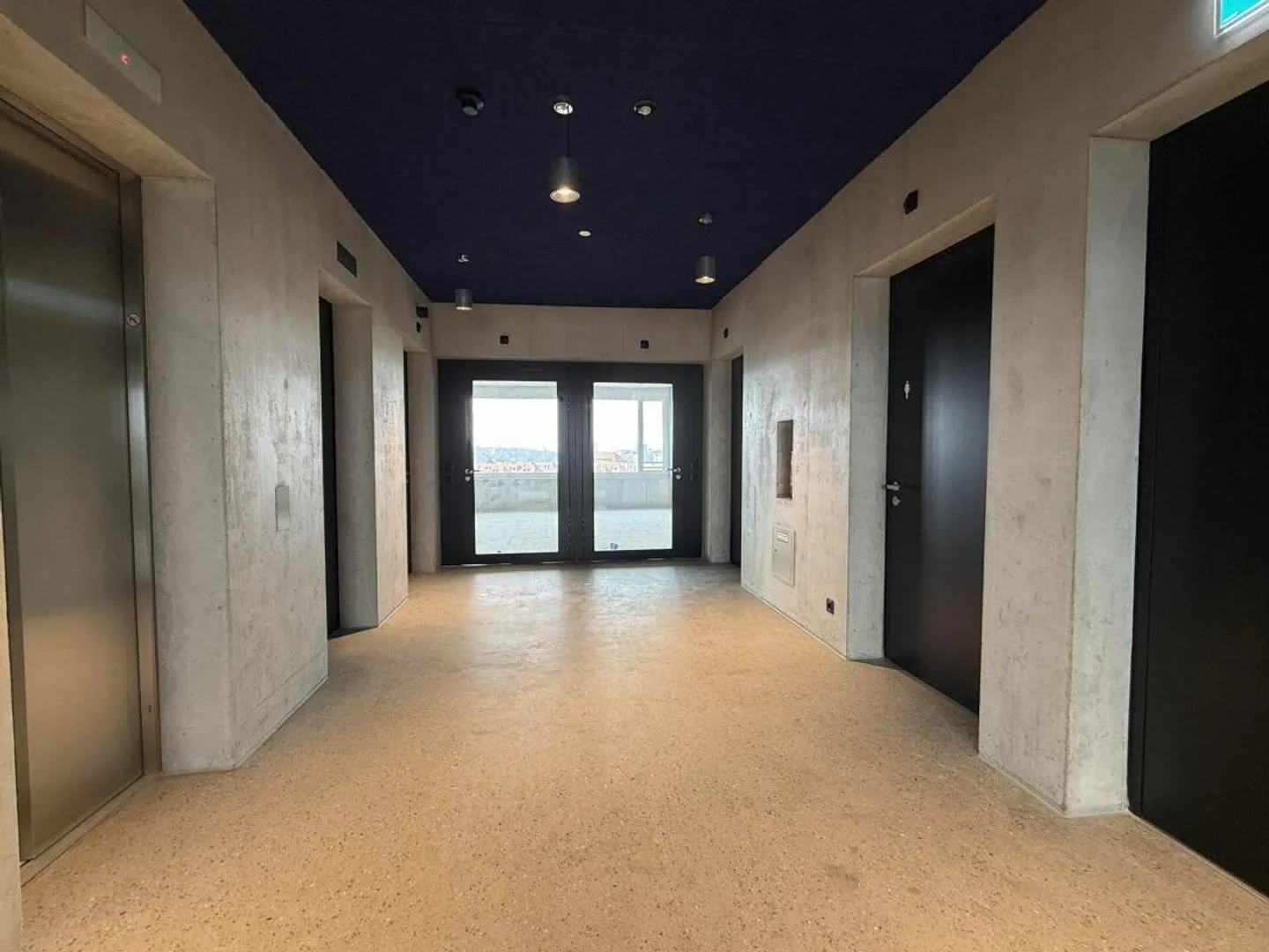 Office with approx. 380 m2 in new building - Photo 1 of 11
