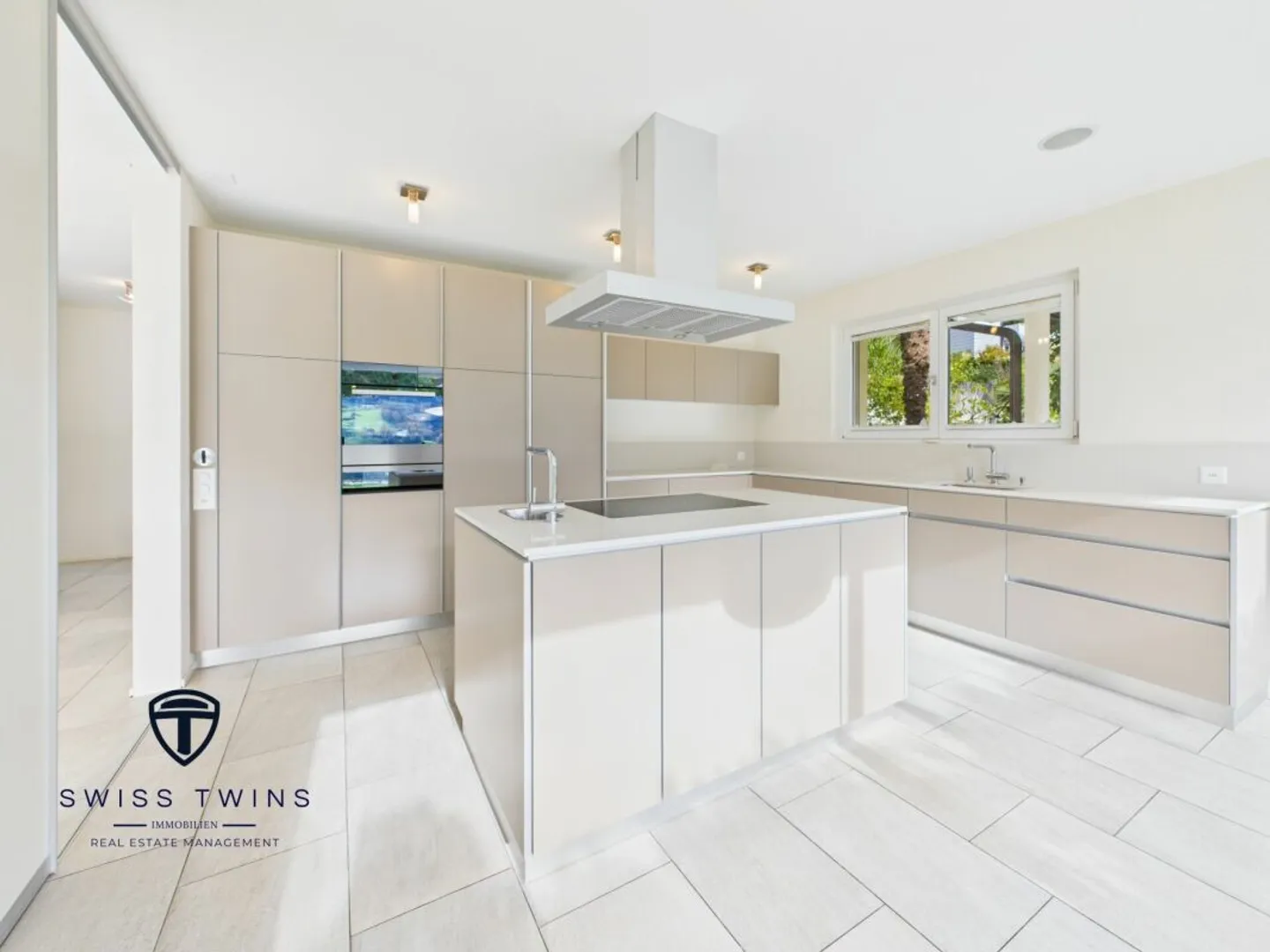 Expérience de vie spacieuse et moderne avec vue imprenable sur Sonnenberg - Photo 4 sur 26