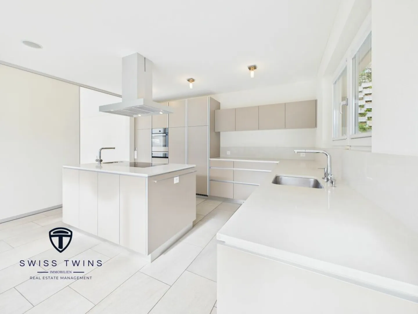 Expérience de vie spacieuse et moderne avec vue imprenable sur Sonnenberg - Photo 8 sur 26