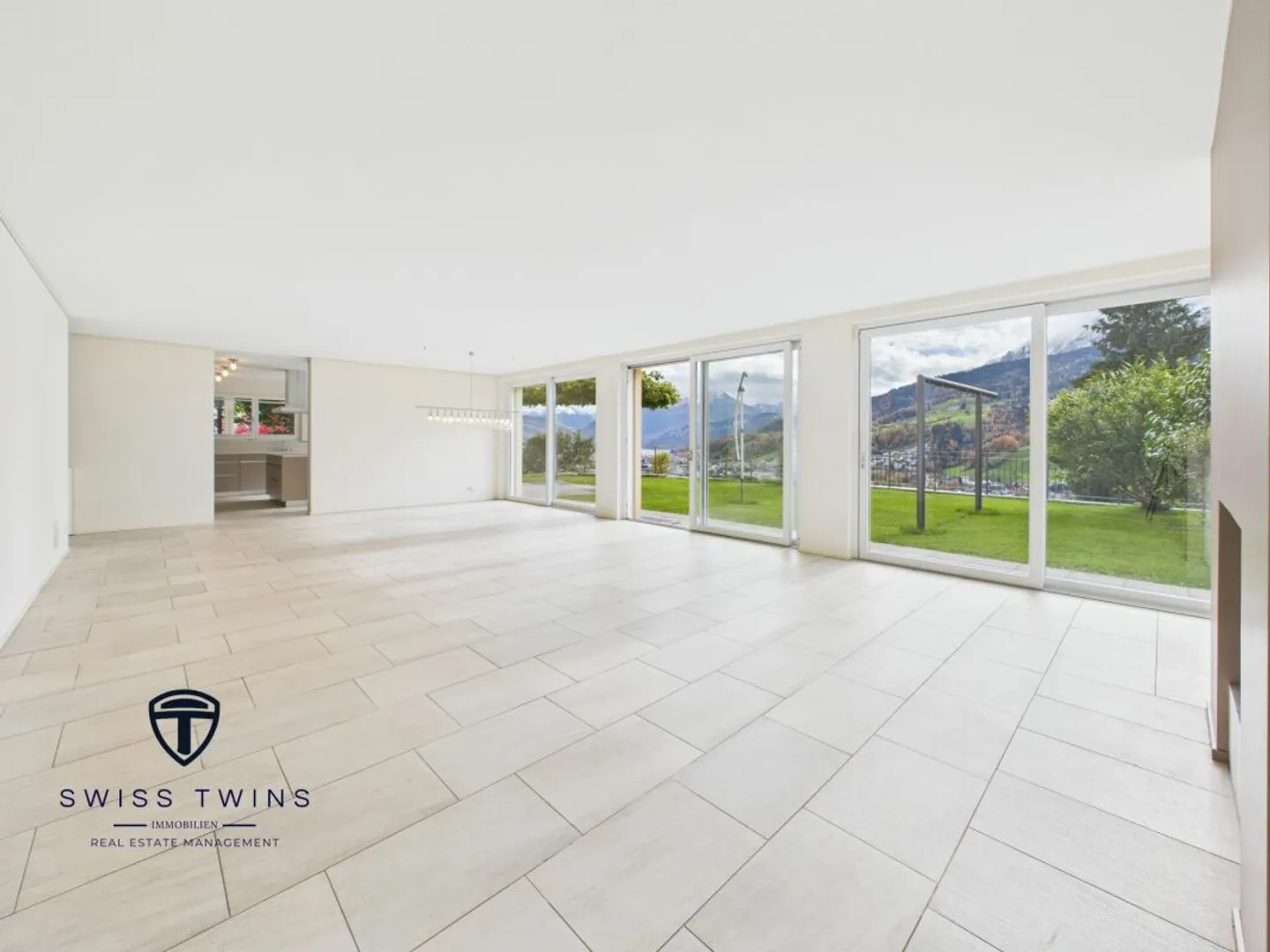 Expérience de vie spacieuse et moderne avec vue imprenable sur Sonnenberg - Photo 5 sur 26