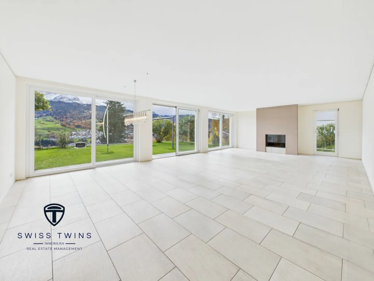 Expérience de vie spacieuse et moderne avec vue imprenable sur Sonnenberg - Photo 3 sur 26