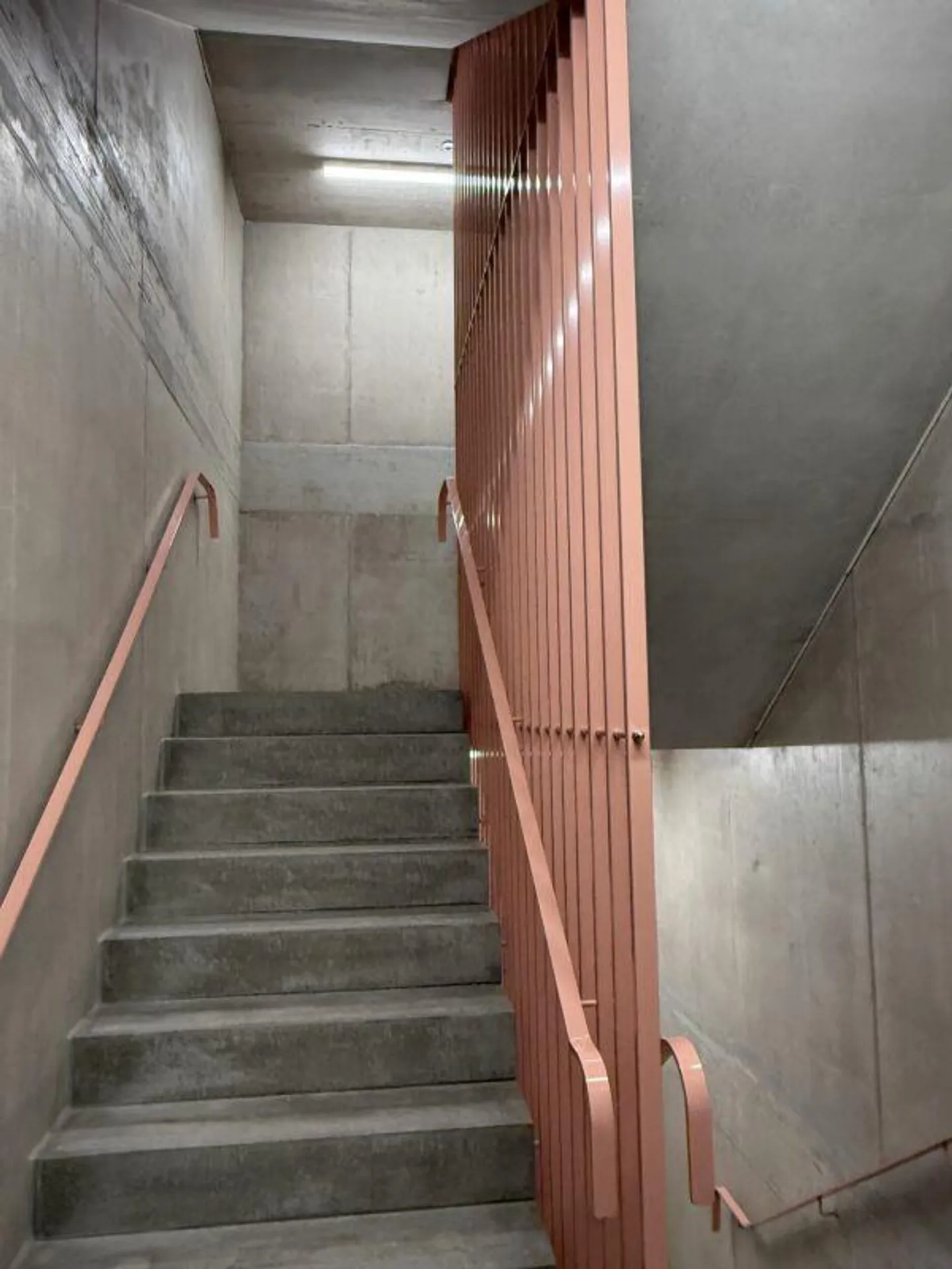 Office with approx. 380 m2 in new building - Photo 7 of 11