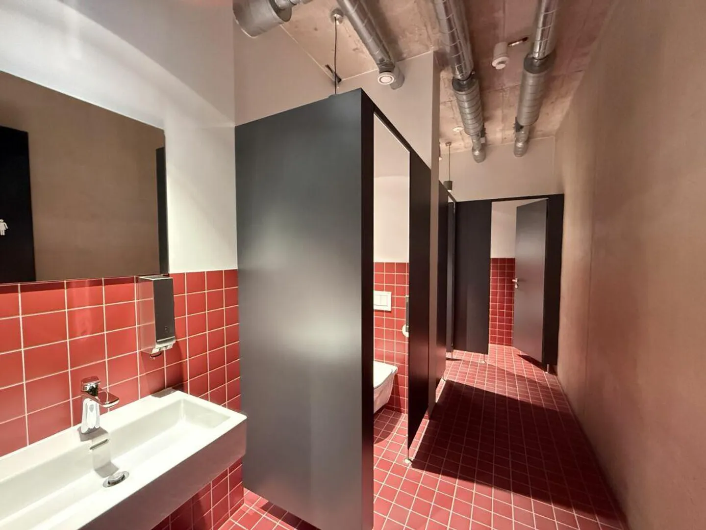 Office with approx. 380 m2 in new building - Photo 8 of 11