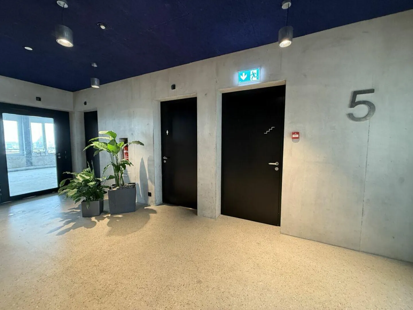 Office with approx. 380 m2 in new building - Photo 9 of 11