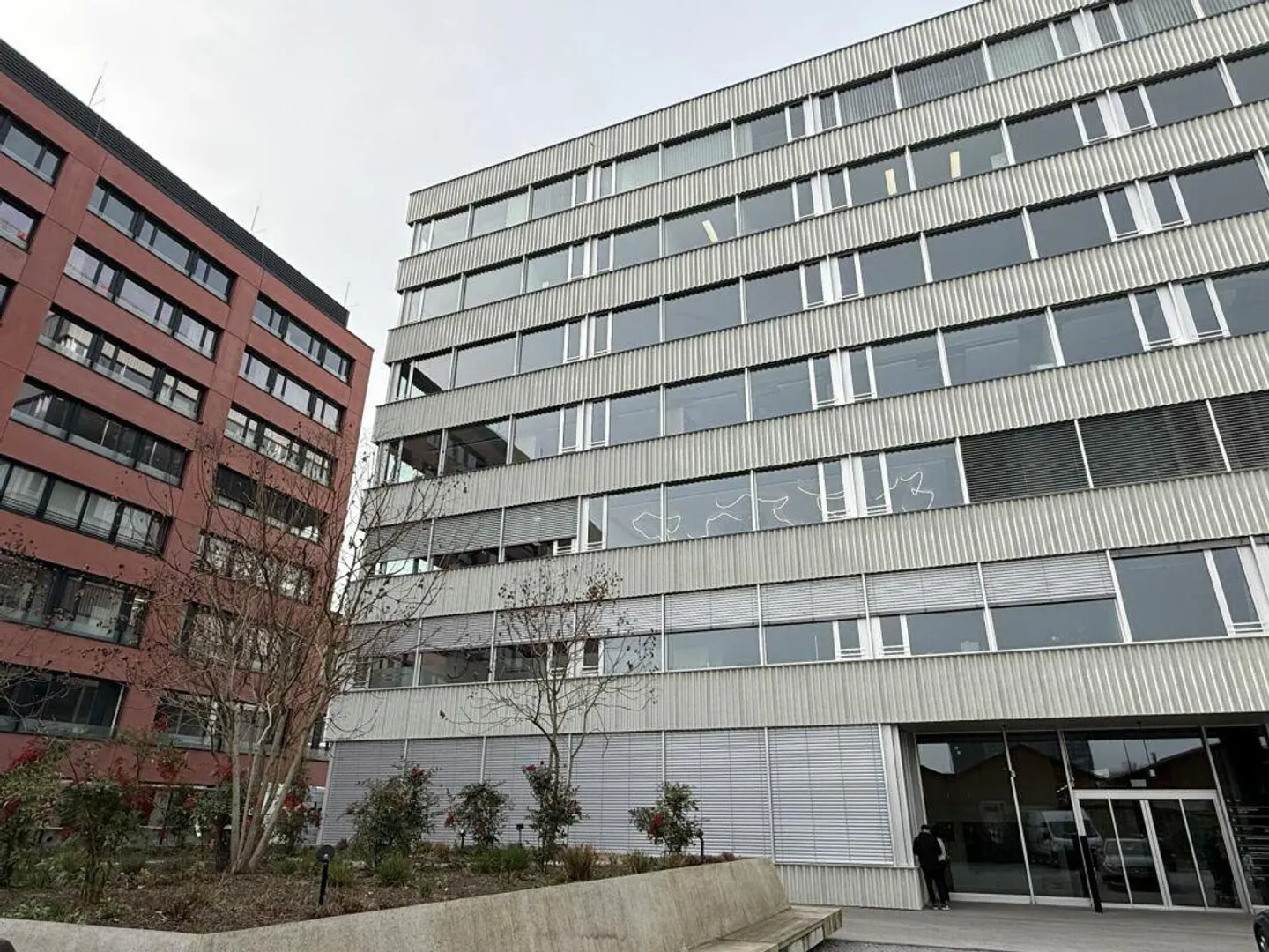 Office with approx. 380 m2 in new building - Photo 10 of 11