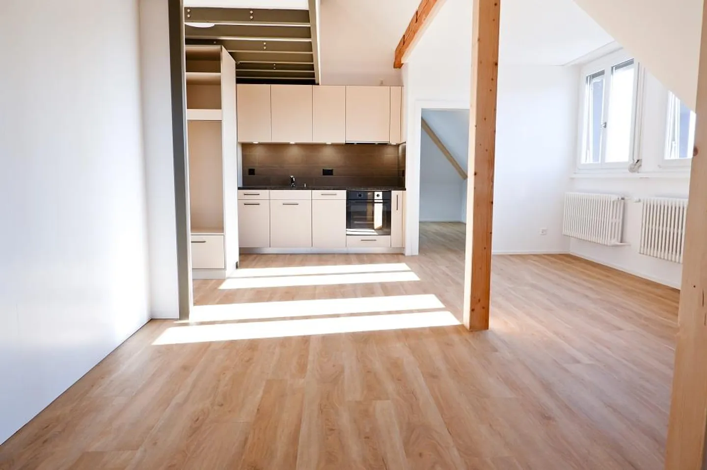 JUNG, IN, CENTRAL - Beautiful Gallery Apartment - Photo 1 of 8