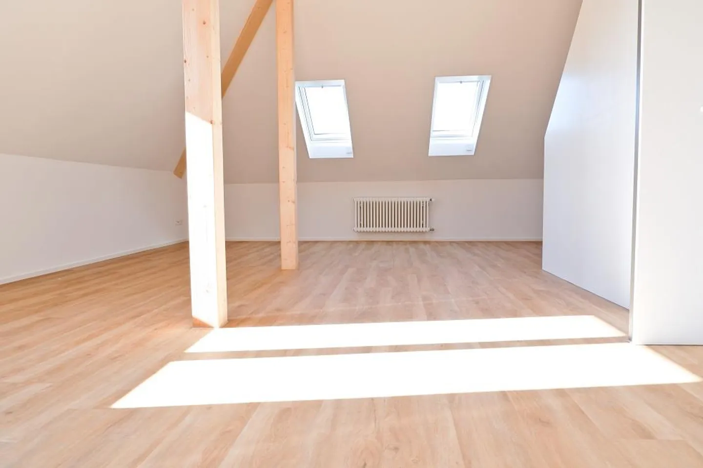 JUNG, IN, CENTRAL - Beautiful Gallery Apartment - Photo 4 of 8