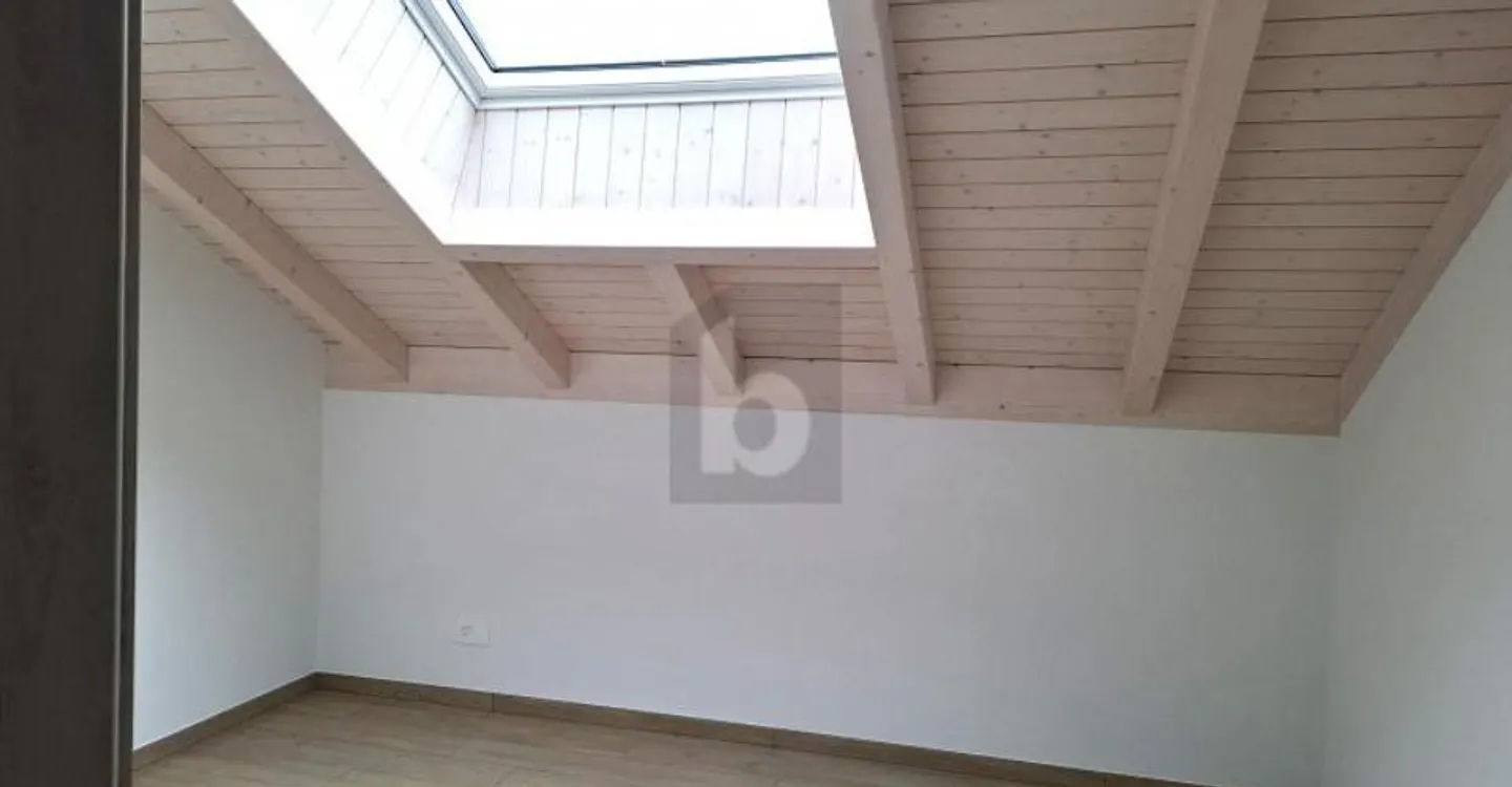 NEW, SPACIOUS, BRIGHT AND MODERN ATTIC - Photo 3 of 5