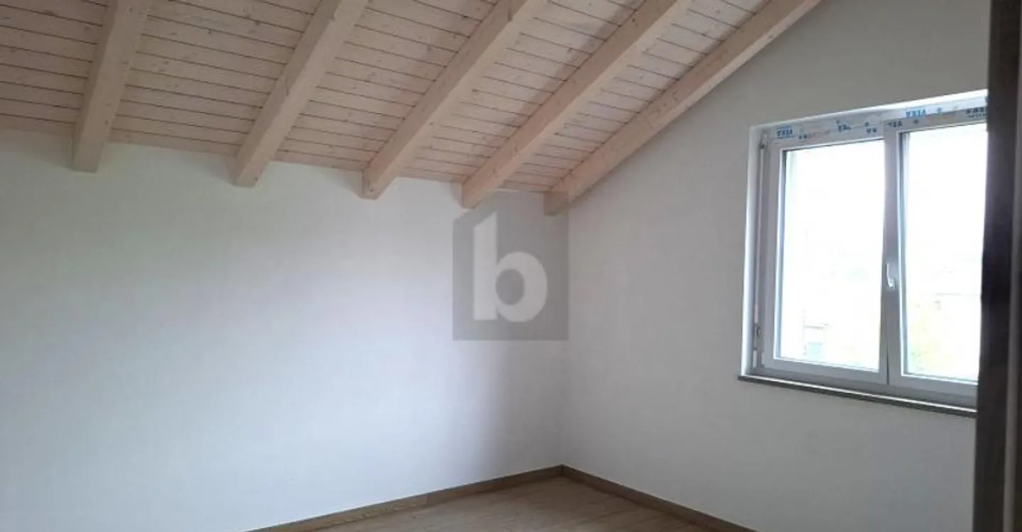 NEW, SPACIOUS, BRIGHT AND MODERN ATTIC - Photo 4 of 5