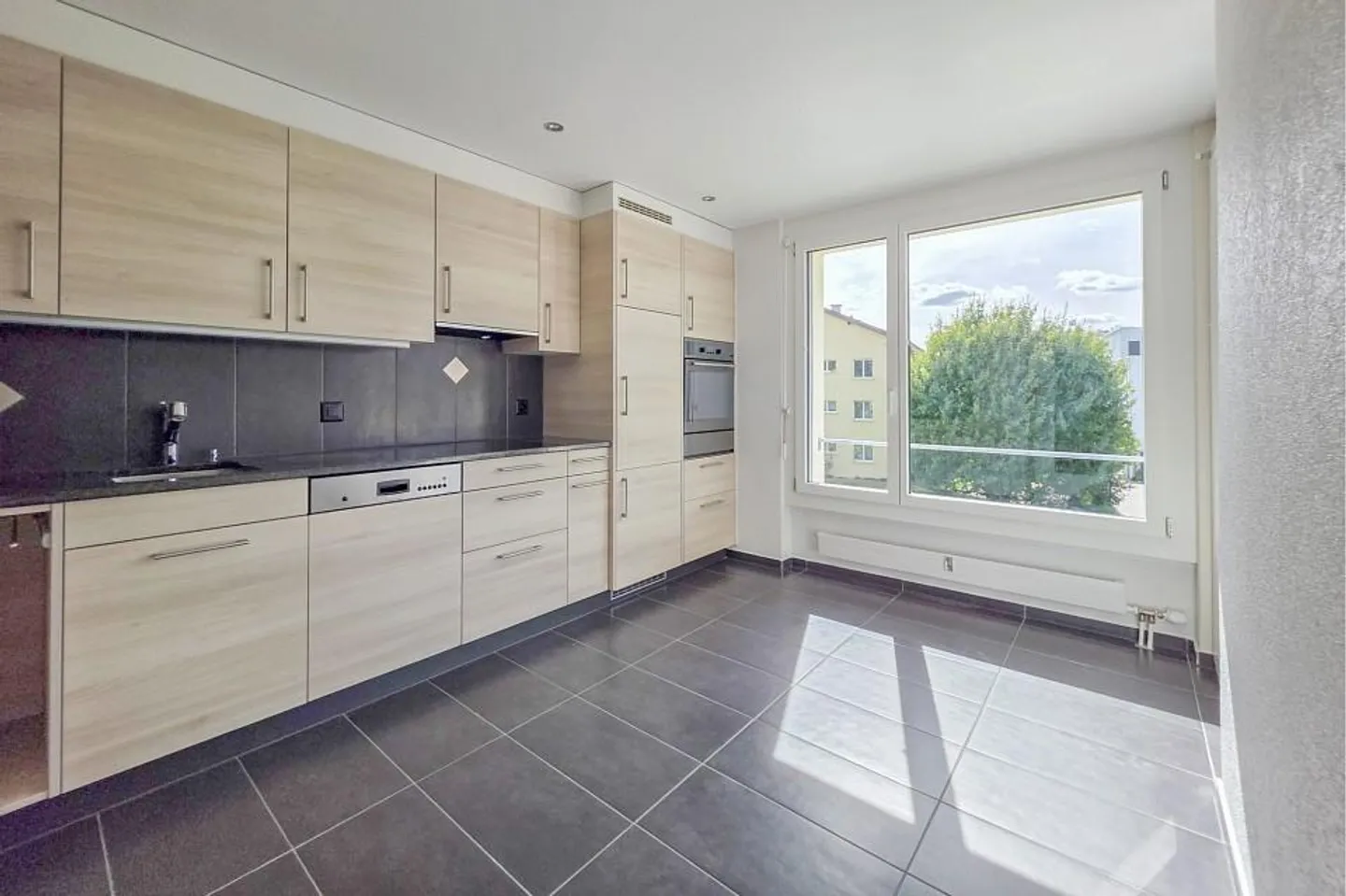 Geräumige Wohnung mit Balkon - Foto 9 von 13