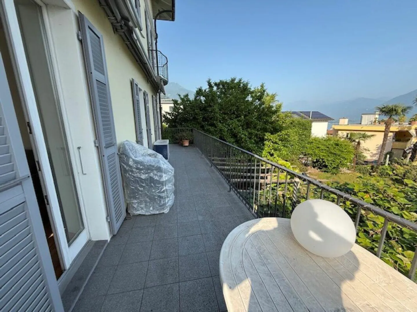 Appartement spacieux de 4,5 pièces avec vue sur le lac et les montagnes - Photo 2 sur 11