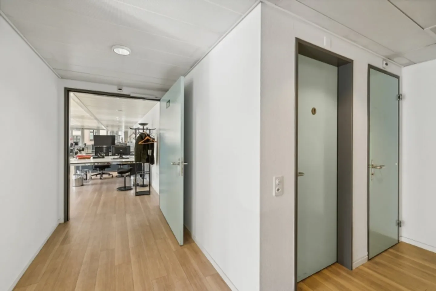 Central. Spacieux. Inspirant - Bureaux à proximité immédiate de la gare - Photo 6 sur 13