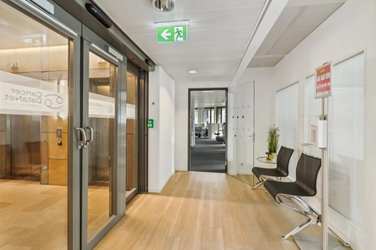 Central. Spacieux. Inspirant - Bureaux à proximité immédiate de la gare - Photo 2 sur 13