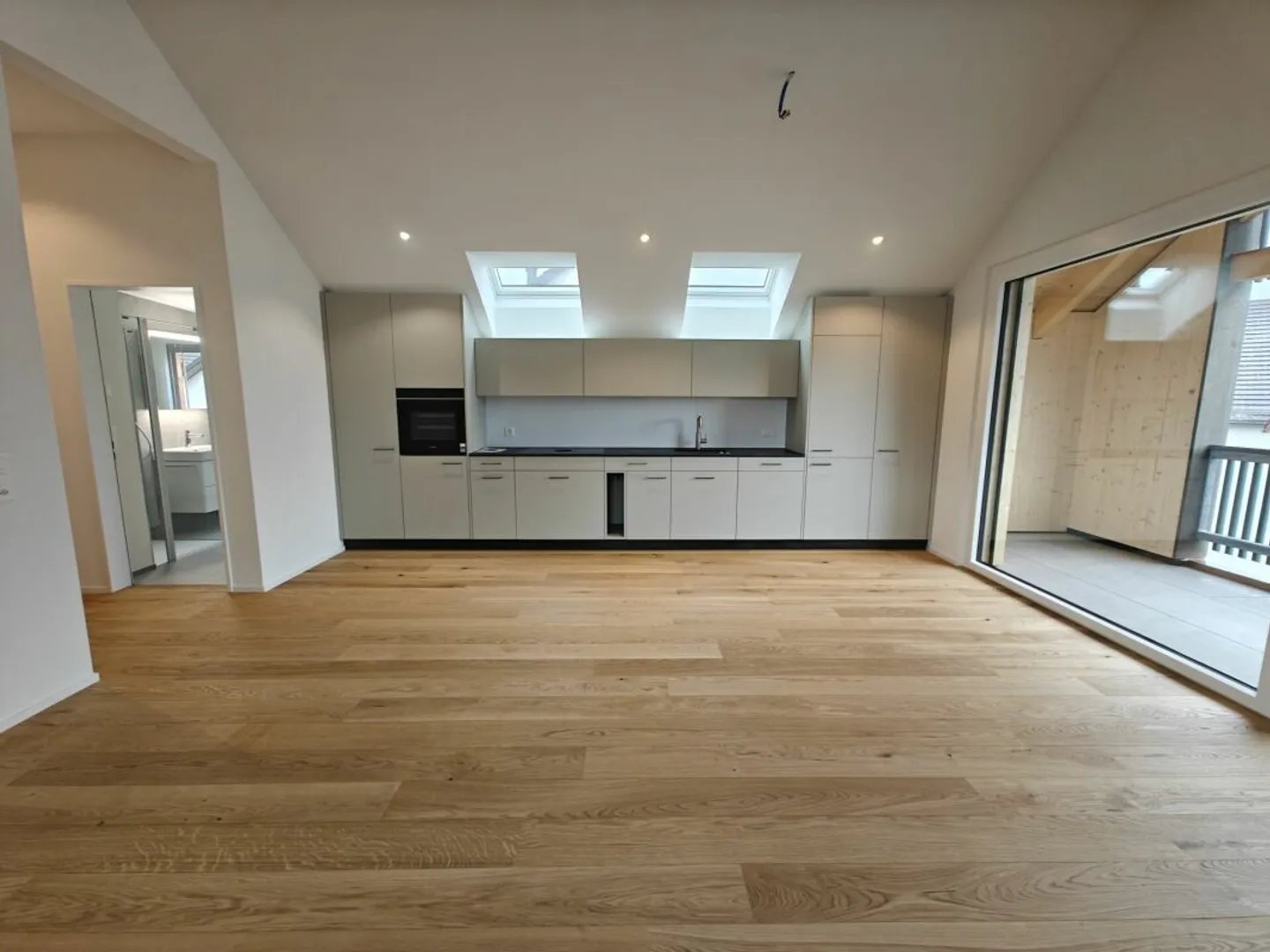 Nuovo appartamento con carattere accogliente nel cuore di Rüti - Foto 4 di 13