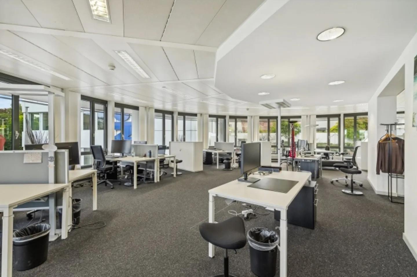 Central. Spacieux. Inspirant - Bureaux à proximité immédiate de la gare - Photo 3 sur 13